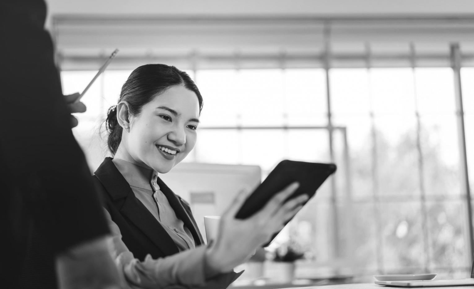 Teilnehmer arbeitet an Keyword-Recherche auf Laptop